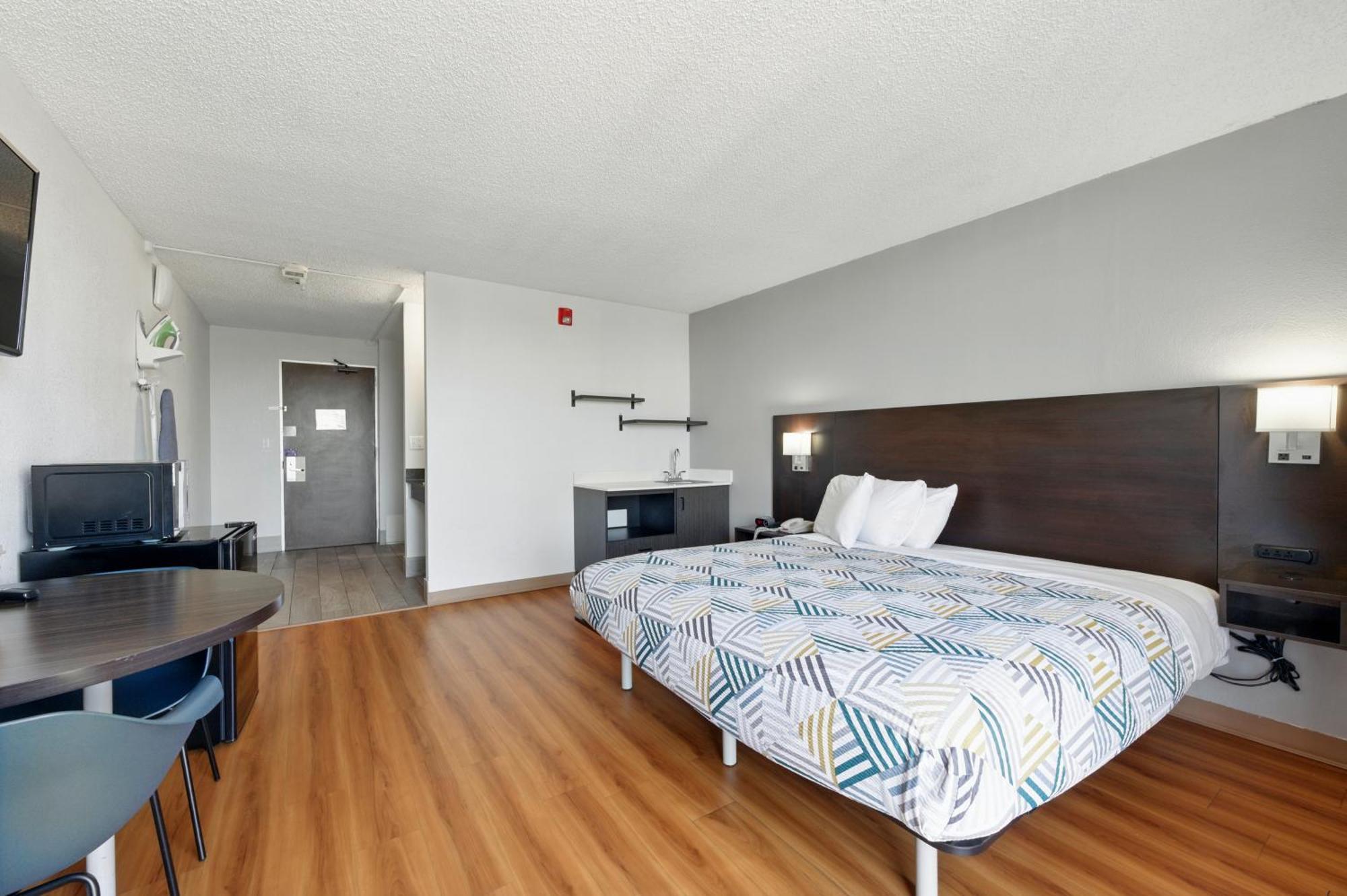 Hotel 6-atlanta, Ga - Atlanta Airport 2*